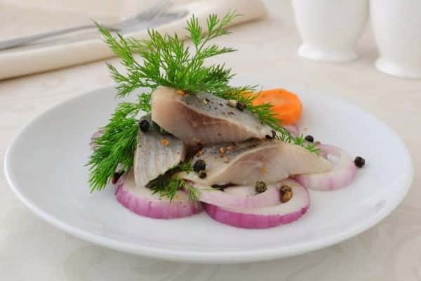 Heeringas marinaadis
